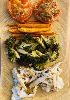 Una foto de Verduras al horno con salsa Tahini
