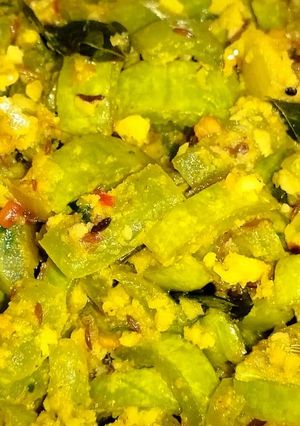 A picture of Snake Gourd Coconut Stir Fry (புடலங்காய் தோரன்).