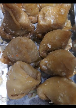 समोसा गुजिया (samosa gujiya recipe in Hindi) रेसिपी मुख्य फोटो