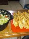Empanada con ensalada
