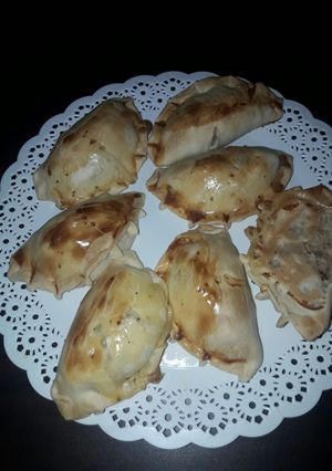 Una foto de Empanadas de atún, queso, tomate y cebolla🙆