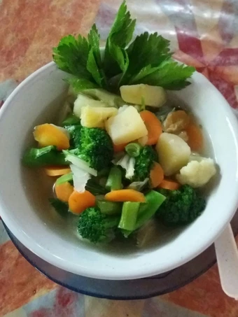 Langkah Gampang Membikin Resep Sop Warna Warni Ala Mama Pooh yang Sempurna Anti Ribet, Uenak Banget