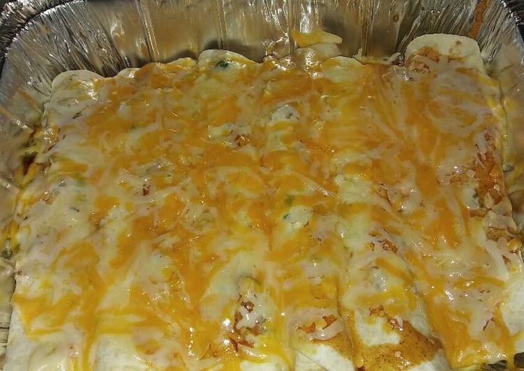 How to Prepare Homemade Salsa Verde Chicken Enchiladas