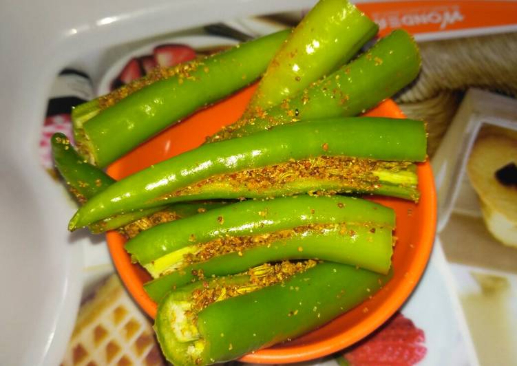 Green chilli bharva achar