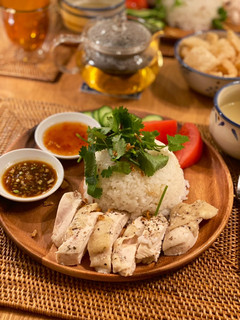 Gambar Hainan chicken rice cooked in Staub pot 🐓 "So shiok!" 😋🇸🇬