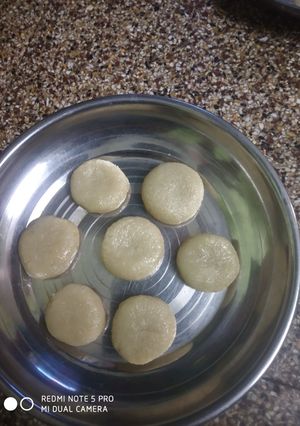 A picture of દુધ ના પેડા.