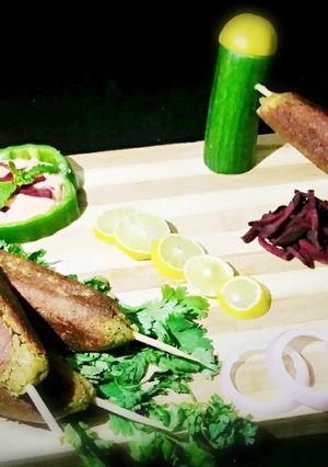 पनीर और सब्जियों के सिख कबाब(Paneer aur sabjiyo ke sikh kabab recipe in Hindi) रेसिपी मुख्य फोटो