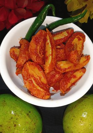 कच्ची कैरी का इंस्टेंट अचार रेसिपी मुख्य फोटो