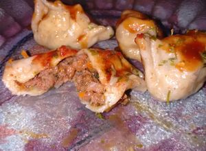 Una foto de Ravioles chinos al vapor, giozas o empanadas chinas
