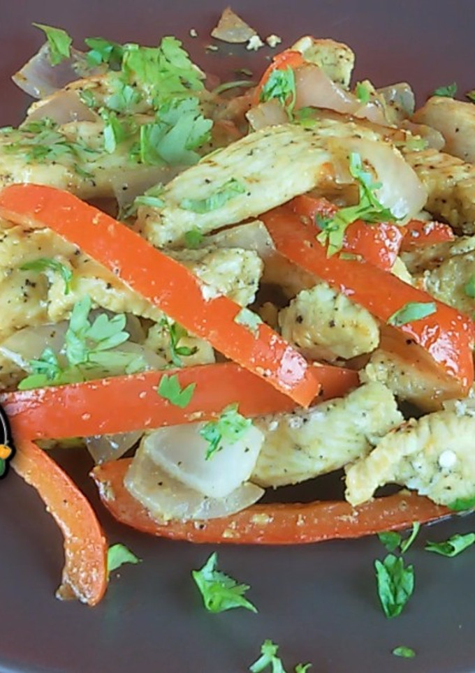 Una foto de Fajitas De Pollo A La Mexicana