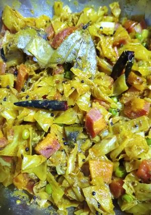 बंद गोभी की सब्जी(BANDGOBHI KI SABZI RECIPE IN HINDI) रेसिपी मुख्य फोटो