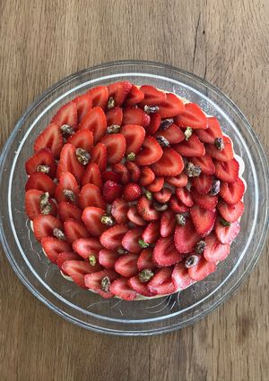 Une photo de Tarte aux Fraises, Sablé breton et Ganache pistache