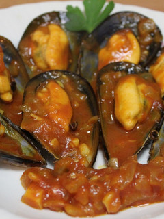 Una foto de Mejillones Red Hot Chili Peppers (en salsa picante)