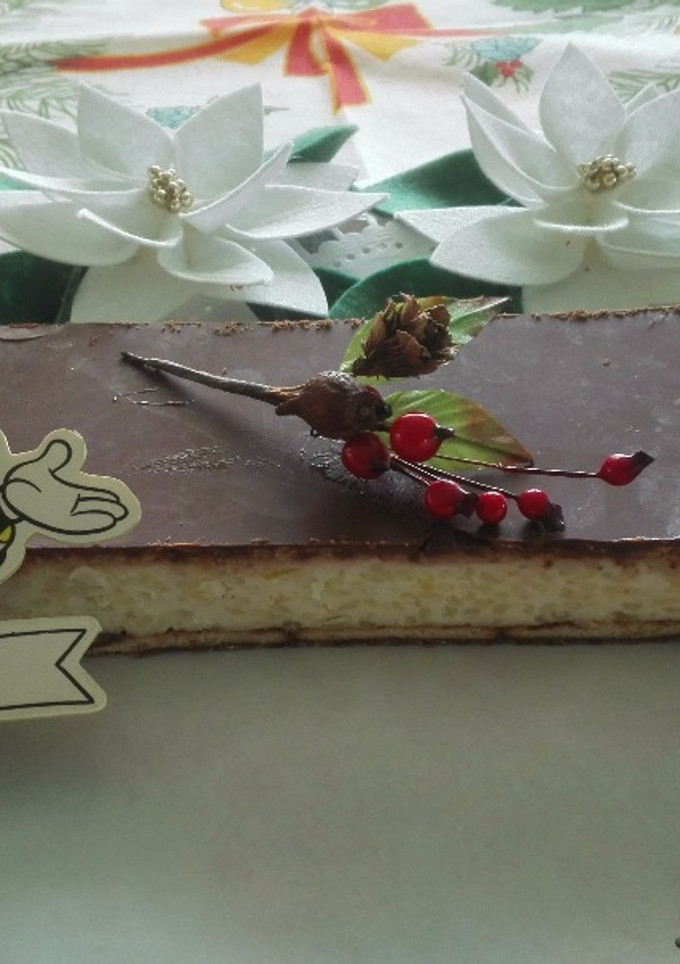 Una foto de Turrón de arroz con leche y galletas napolitanas