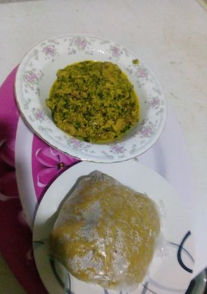 A picture of Egwuisi soup with wheat.