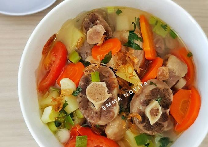 Bagaimana Menyiapkan Sop Buntut (Oxtail Soup) Anti Gagal