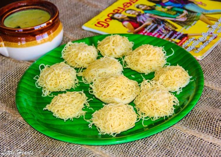 Steps to Prepare Quick Cholam Idiyappam (Nool Puttu) / Kerala Style Corn String Hoppers