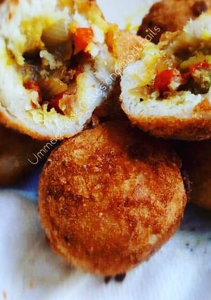 A picture of Stuffed golden yam balls.
