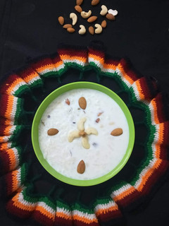 પૌઆ ની ખીર (poha kheer recipe in Gujarati) રેસીપી મુખ્ય ફોટો