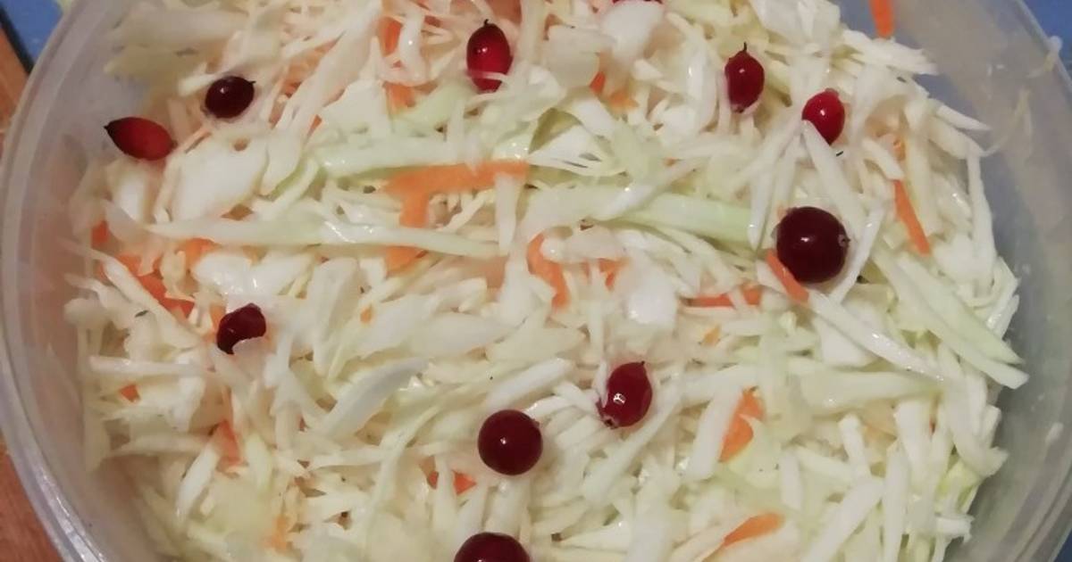 Капуста с клюквой квашеная на зиму. Капуста провансаль с клюквой. квашеная капуста с клюквой и морковью. салатная капуста провансаль. квашеная капуста с брусникой.