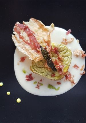 Foto di Soufflé agli asparagi con crema di taleggio e pancetta croccante