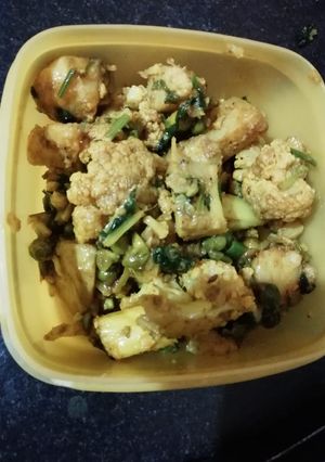 A picture of Aloo gobhi.