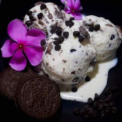 A picture of Oreo Chocochip Icecream.