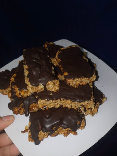 Una foto de Barritas de cereales/avena con chocolate 🍫