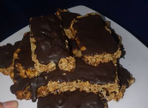 Una foto de Barritas de cereales/avena con chocolate 🍫