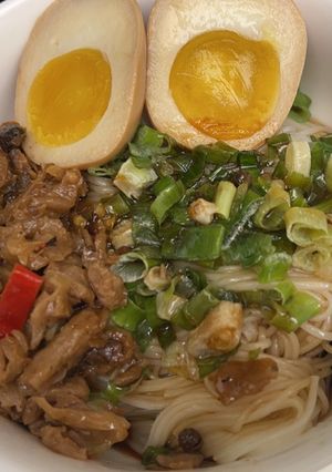 A picture of Shanghai Scallion Oil Noodles.