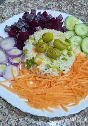 Une photo de Salade de riz aux légumes de saison 🍚