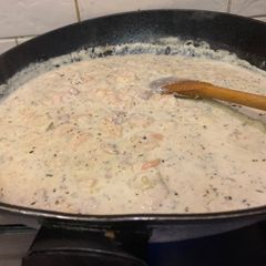 A picture of Prawn and bacon pasta sauce.
