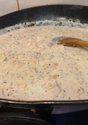 A picture of Prawn and bacon pasta sauce.