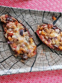 Una foto de Pizza sobre base de berenjena