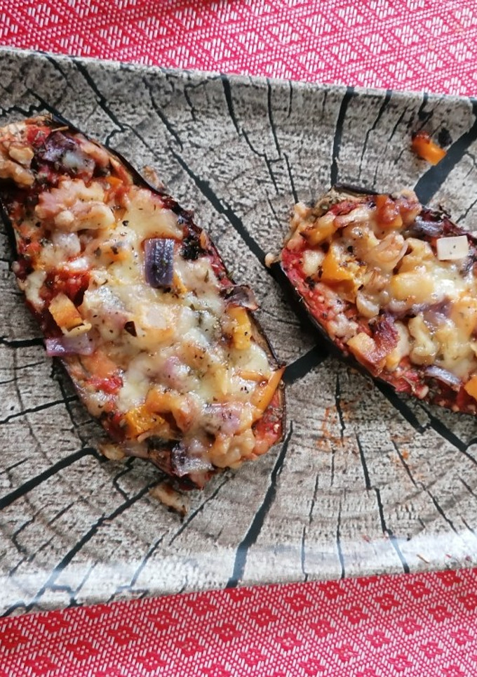 Una foto de Pizza sobre base de berenjena