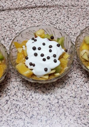 صورة لوصفة الكنافة بسلطة الفواكه والكريم شانتيه