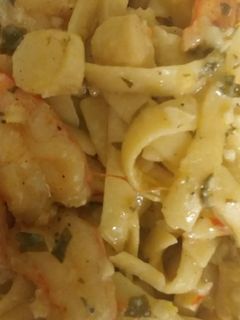 A picture of Shrimp/Scallop scampi with linguine.