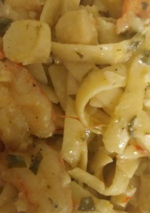 A picture of Shrimp/Scallop scampi with linguine.