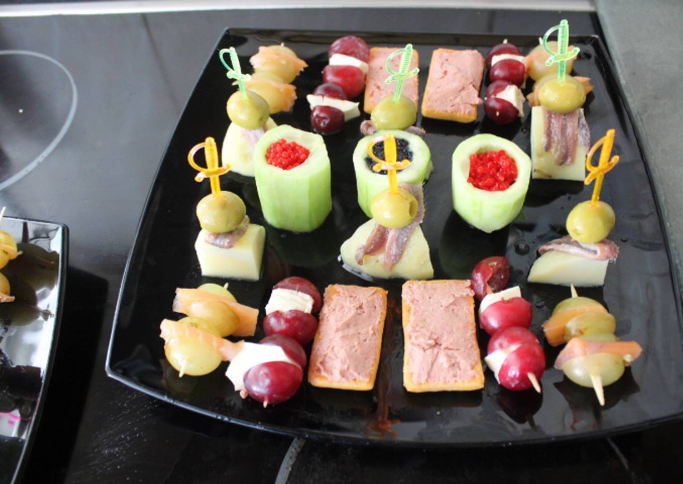 Vasitos de pepino y banderillas