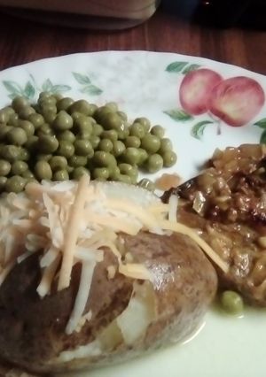 A picture of Steak 🥩 dinner.