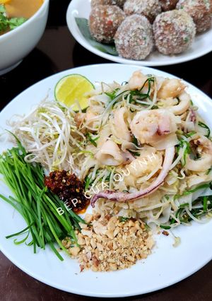 Hình của món Phở khô xào hải sản.