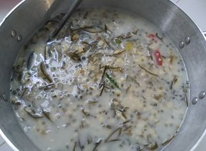 Hình của món Chè đậu xanh nấu sữa đặc.