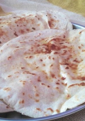 જુવાર ના રોટલા (Jowar Rotla Recipe In Gujarati) રેસીપી મુખ્ય ફોટો