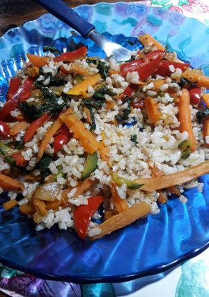Una foto de Arroz yamaní con salteado de verduras