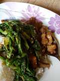 ผัดผักสลัดหมูสามชั้น
