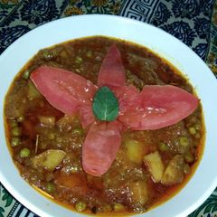 A picture of Aloo mater salan😋.