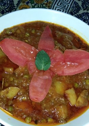 A picture of Aloo mater salan😋.