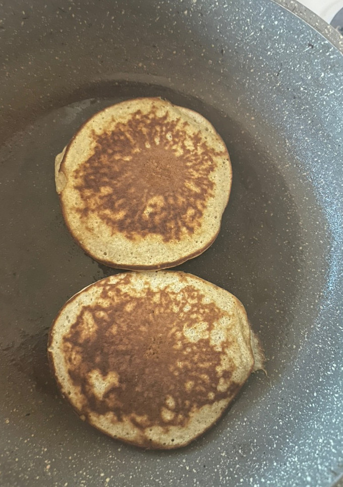 Una foto de Panqueques de banana y avena