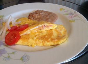 Una foto de Omelette especial de jamón y queso