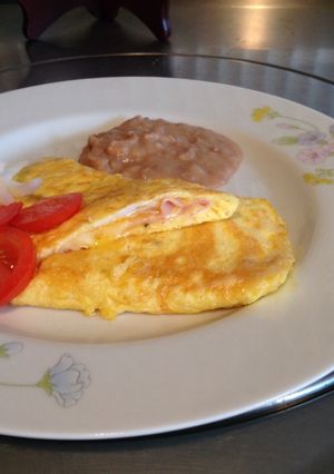 Una foto de Omelette especial de jamón y queso